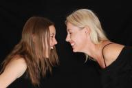 5 колких фраз, которыми матери обижают взрослых дочерей