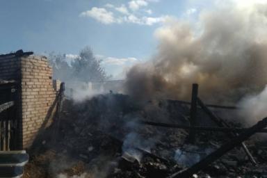 В Наровлянском районе детская шалость привела к уничтожению здания