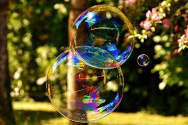 Ученые нашли рецепт рекордно больших мыльных пузырей