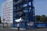 Такого вы еще не видели. В Беларуси построили первую вертикальную автопарковку