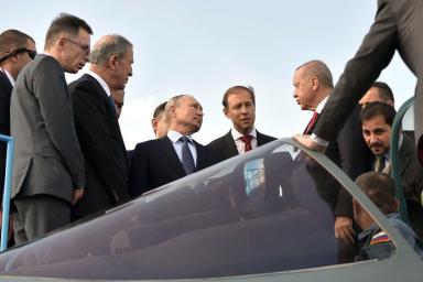 Путин показал Эрдогану истребитель пятого поколения Су-57 и угостил мороженым