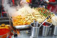 Дизентерия и ботулизм: какую опасность могут представлять продукты «с рук»