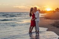 Ученые сообщили, как первый поцелуй влияет на женщин