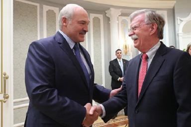 Советник Трампа рассказал, что думает о встрече с Лукашенко 
