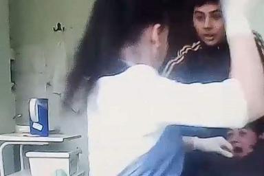 В поликлинике Могилева медсестра ударила ребенка. На кадрах видно, что произошло