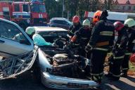 В Минске легковушка въехала в столб. Водитель говорит, что заснул