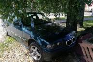 Под Докшицами пьяный угонщик заехал к девушке. Покатал ее и разбил БМВ друга