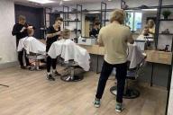 «Я не приверженец постсоветской позиции «Клиент всегда прав»». Владелец минского барбершопа рассказал о клиентах мужчинах и их причудах