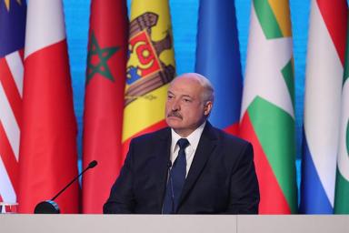 Лукашенко: Терроризмом и террористами пока еще, грубо говоря, управляем мы. Пока мы не легли под них
