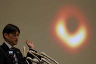 Авторам фотографии черной дыры достались $3 млн