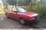 В Барановичах мужчина шел по дворам и обворовывал машины