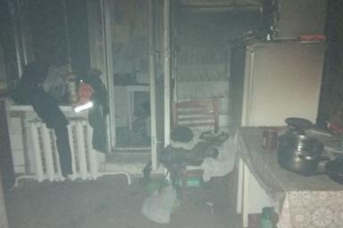 На пожаре в Петрикове спасатели эвакуировали людей: пострадал курильщик