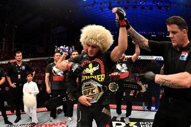 Хабиб Нурмагомедов защитил чемпионский титул UFC