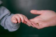 Супруги надеялись, что скоро станут родителями, но стало известно, что в животе девушки растет вовсе не ребёнок