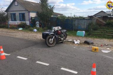 В Буда-Кошелевском районе мотоциклист-бесправник попал в ДТП: в реанимации два человека