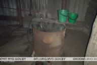 Под навесом было около полтонны. В Березовке орудовал крупный самогонщик 