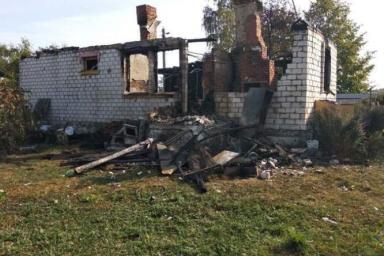 В Калинковичском районе на пожаре сгорел мужчина, его придавило обрушившейся кровлей