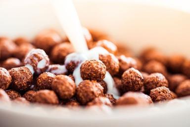 «Полезные» завтраки оказались опасными для здоровья: в шоколадных шариках обнаружены токсины