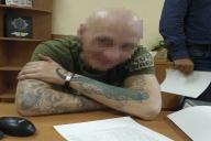 В минском сквере четверо бывших уголовников отобрали у мужчины одежду и обувь, а взамен дали сланцы