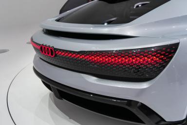 Audi презентовала электрокар e-tron Sportback.