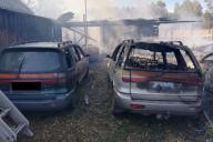 В Лельчицком районе полыхнуло: сгорели дом, два сарая и три машины