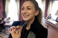 Милиционеры нашли и вернули туристке из Германии дорогие очки, забытые в такси