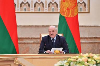 Лукашенко про увольнение в Гомеле учителя: Голову бы отвернул щенку какому-то