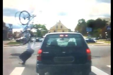 «Отказали тормоза»: в Гродно велосипедист влетел в машину на пешеходном переходе