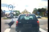 «Отказали тормоза»: в Гродно велосипедист влетел в машину на пешеходном переходе