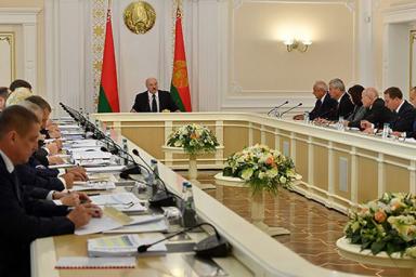 Лукашенко рассказал, кто из чиновников в Беларуси сохранит свой пост после выборов