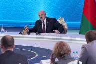 Лукашенко: Если человек не подписывается за провластного кандидата — и не надо