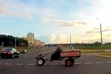 «Ездюк на тарантайке выехал под колеса»: в Гродно замечен безбашенный водитель мотоблока