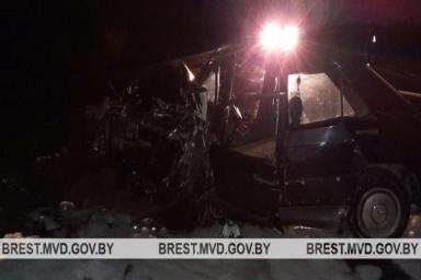 В Ляховичском районе лоб в лоб столкнулись два авто: водители в больнице