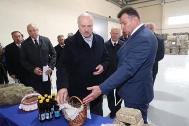 Лукашенко о производстве белорусского льна: Высокие зарубежные гости спрашивают, где это можно купить