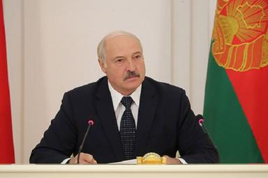 Лукашенко: Беларусь оказалась в горячей политической точке