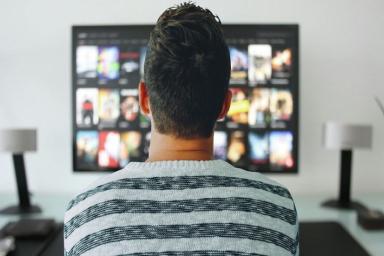 Специалисты выяснили, почему не стоит долго смотреть телевизор