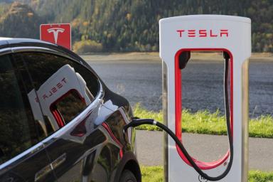 Tesla разрабатывает аккумулятор на 1,6 миллиона километров
