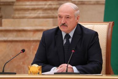 Лукашенко: не хотим сделать яблоком раздора русский язык