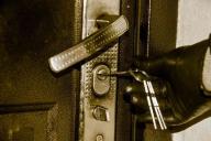 «Вернули ключи и поблагодарили за доброжелательное отношение». В Могилеве предприниматель и рабочий обокрали съемную квартиру