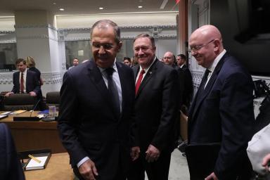 Лавров заявил Помпео, что на Россию бесполезно «давить» санкциями