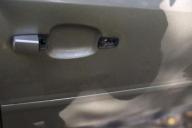 Минчанин поссорился с таксистом и стал бить автомобиль ногами