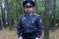 В Пинске школьница с собакой провалилась в трехметровую яму. Выбраться помог милиционер