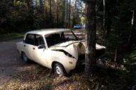 Пожилой витеблянин на «жигулях» влетел в дерево
