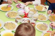 Смаженки не чаще двух раз в неделю и салаты ежедневно – каким должен быть обед школьника