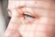 Эксперты раскрыли загадку армянки, которая плачет кристаллами 