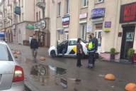 В центре Минска такси вылетело на тротуар и сбило девушку