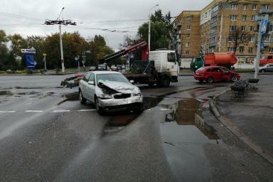 В Минске Audi и Skoda не разминулись на перекрестке: пострадал 25-летний парень