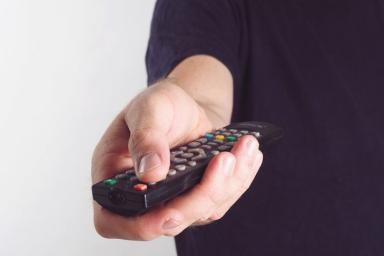 Длительный просмотр телевизора повышает риски сердечного приступа и смерти