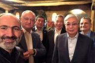 Лукашенко не согласился на совместное селфи в Ереване, но за его здоровье все равно выпили