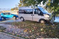 В Гродно автобус ритуальной службы врезался в столб